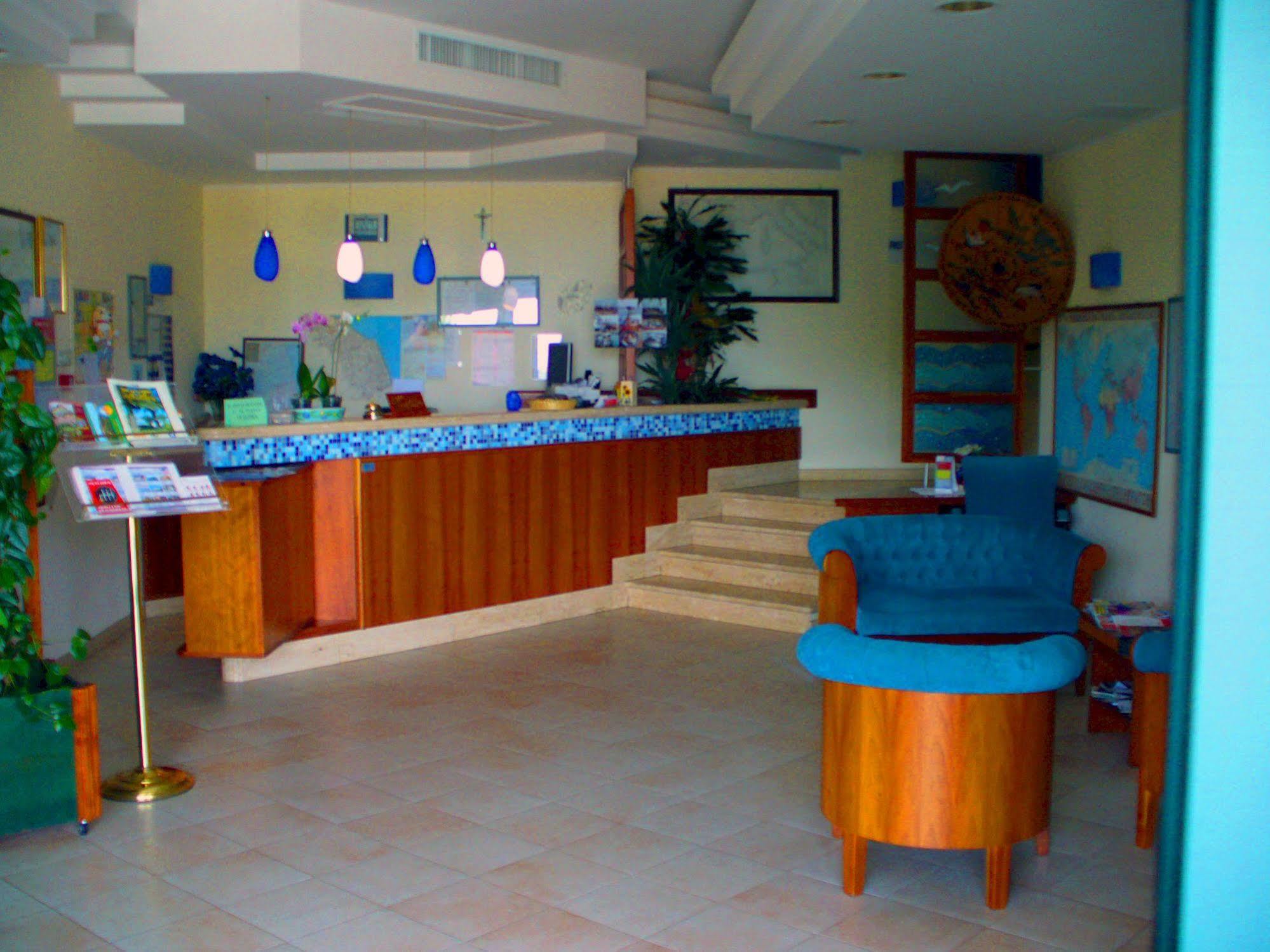 Hotel Ristorante Il Grillo Acquaviva Picena Exterior photo